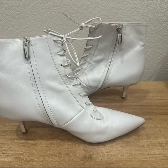 Gianvito Rossi Lace Up White Bootie - Picture 3 of 4